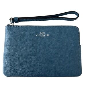 NWT Coach Corner Zip Wristlet Light Mist